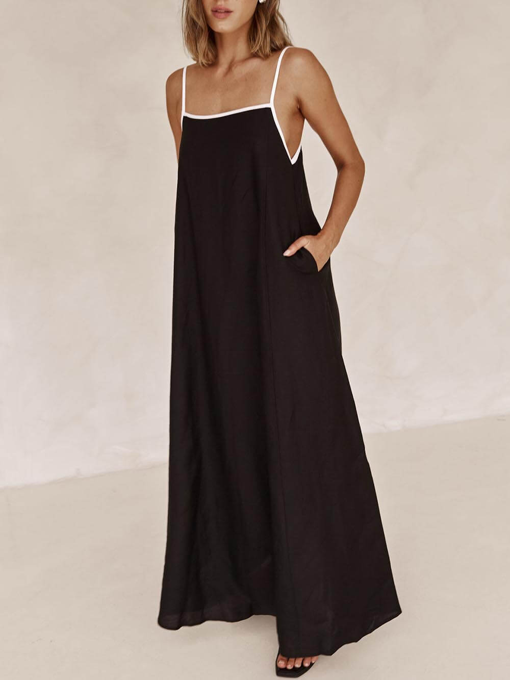 Robe salopette évasée d'été à bretelles contrastantes