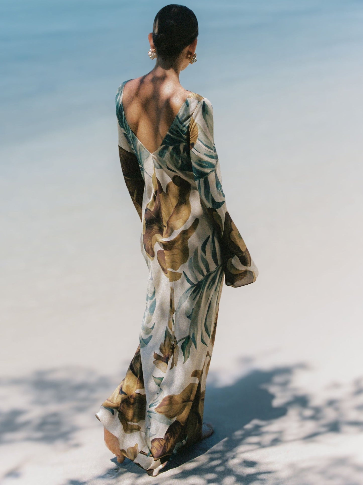 Robe longue à motifs végétaux dessinés à la main