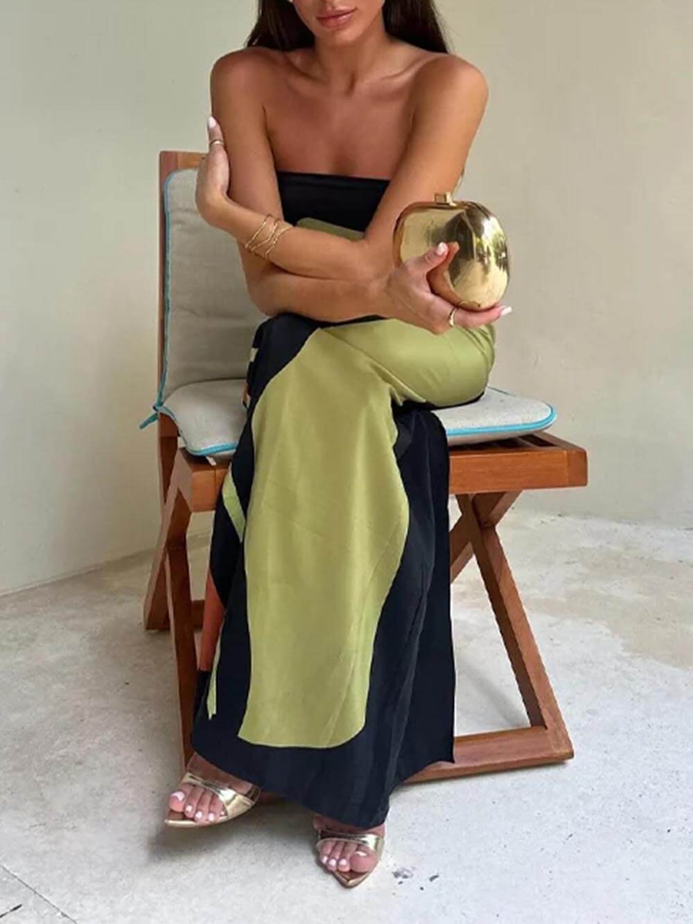 Robe longue imprimée sans manches contrastée avec épaules dénudées