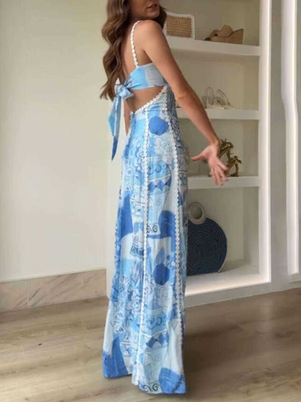 Robes longues évasées à licou et dos nu, avec bretelles licou et imprimé patchwork en dentelle