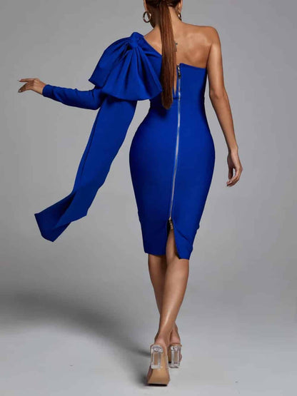 Robe moulante asymétrique bleu Abbey
