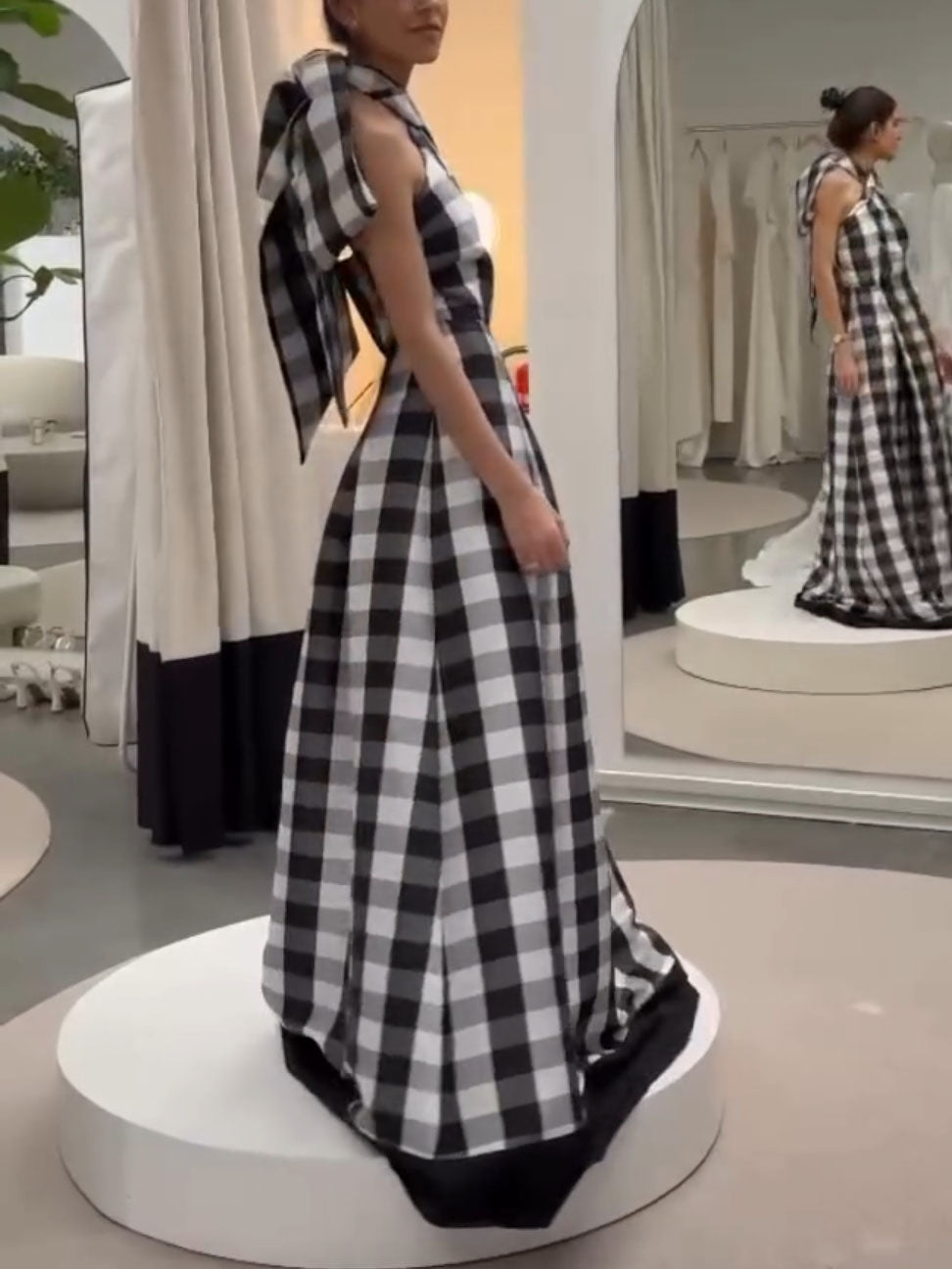 Robe longue classique à col montant et imprimé écossais