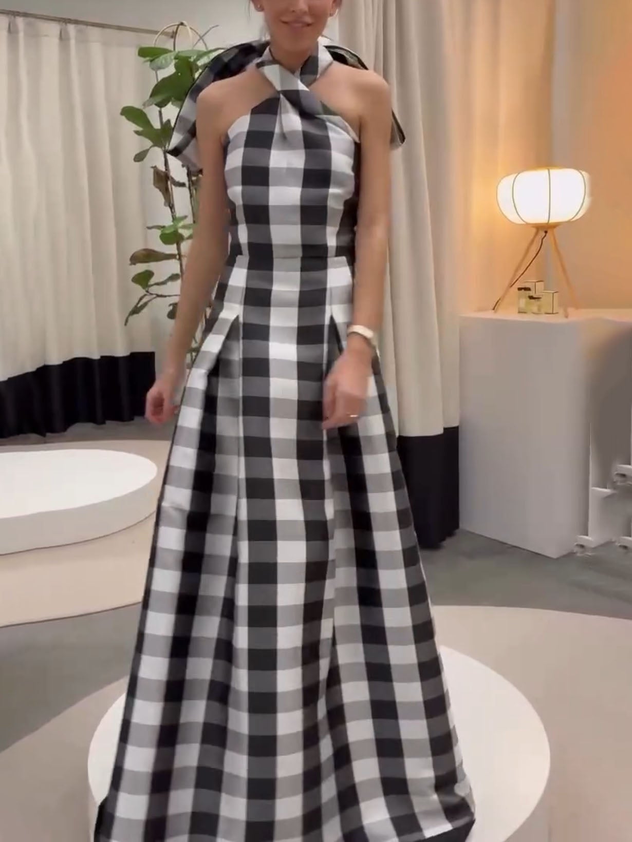 Robe longue classique à col montant et imprimé écossais