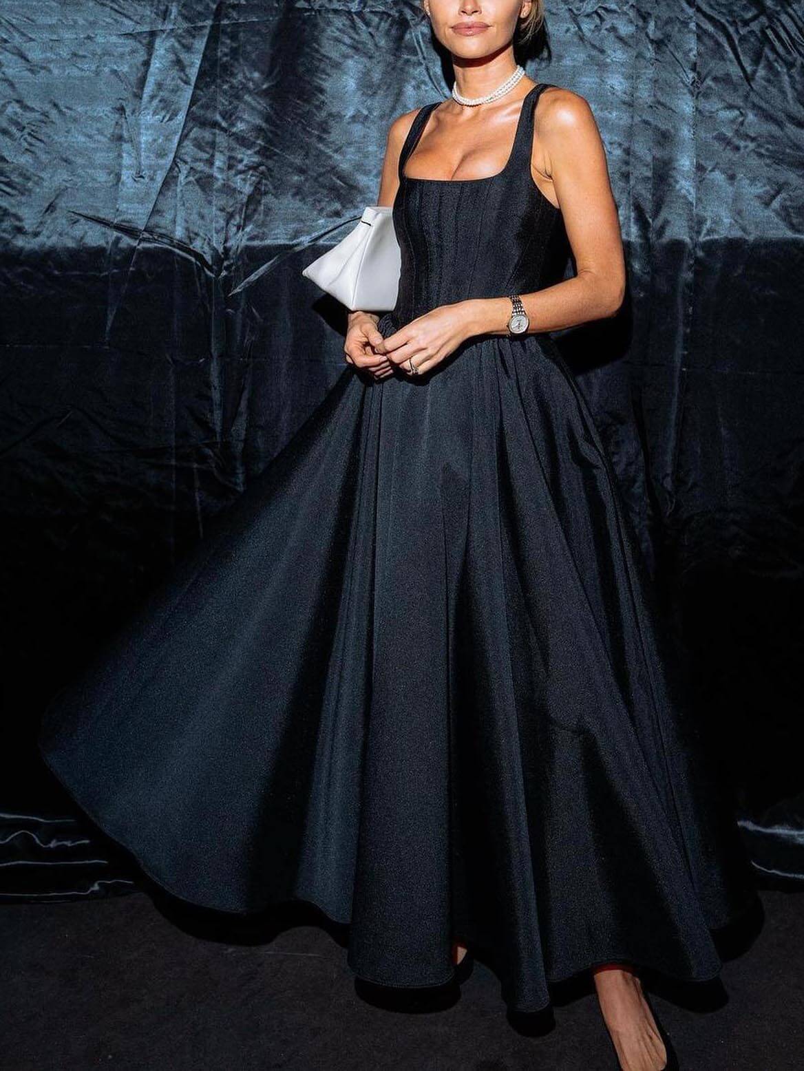 Robe longue sans manches, bustier, épaules dénudées, chic et élégante
