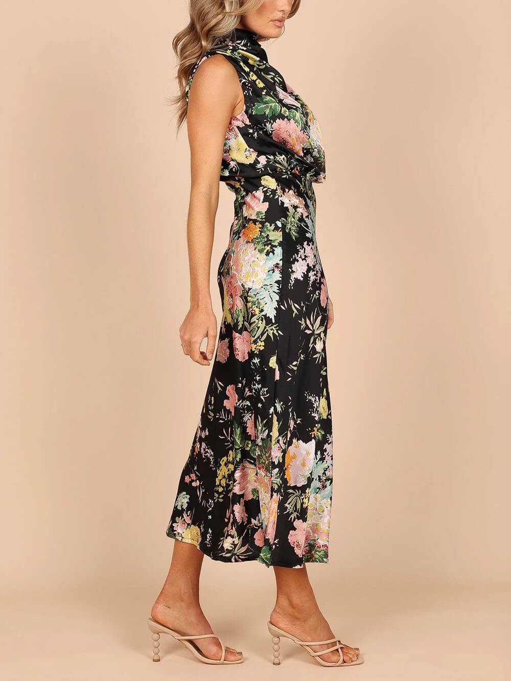Robe longue fleurie à encolure dos-nu et taille élastiquée