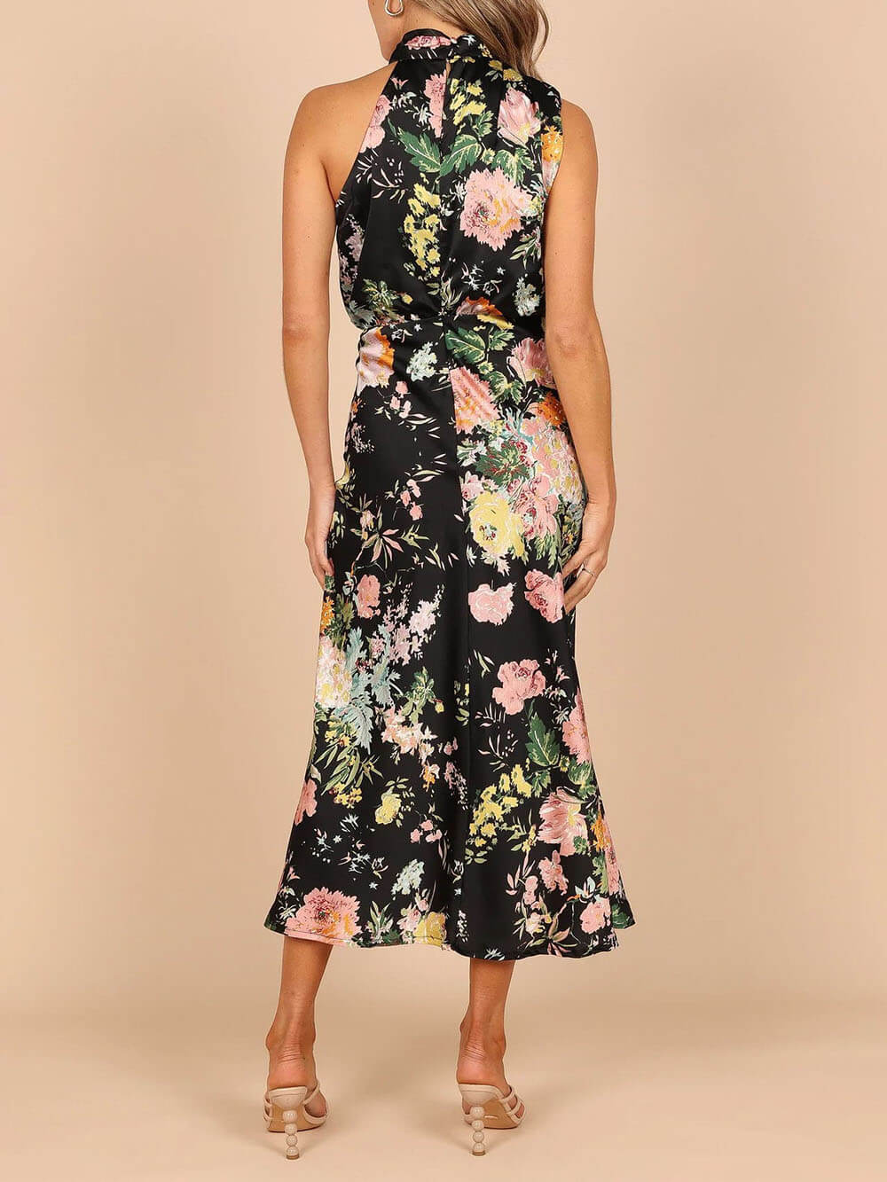 Robe longue fleurie à encolure dos-nu et taille élastiquée