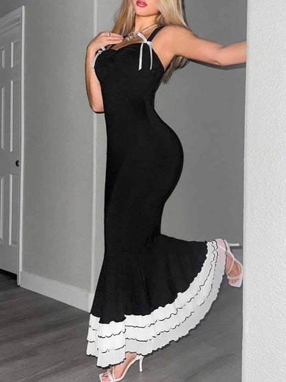 La robe longue fourreau noire à encolure cœur