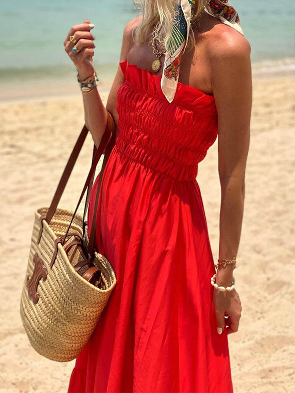 Robe longue de vacances à épaules dénudées et buste smocké