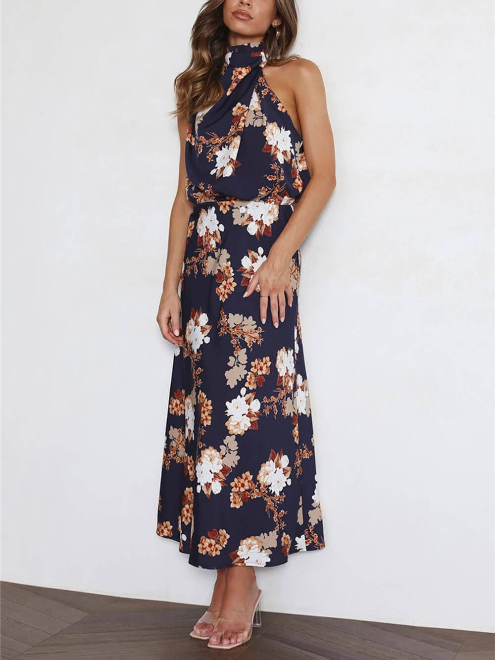 Robe longue fleurie à encolure dos-nu et taille élastiquée