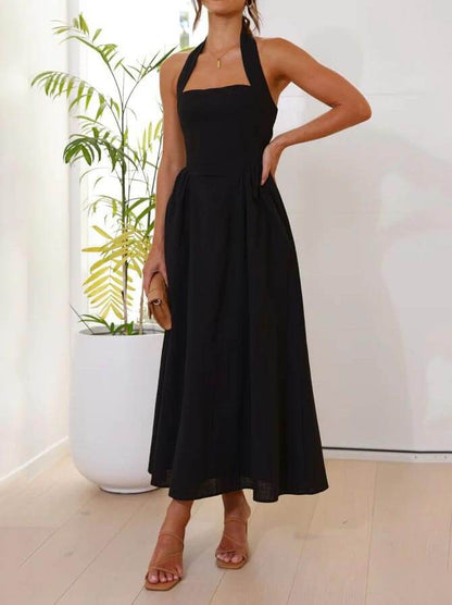 Robe licou courte noire mi-longue avec ceinture