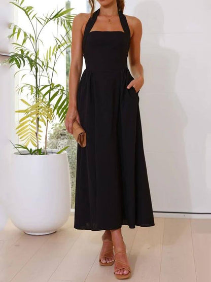 Robe licou courte noire mi-longue avec ceinture