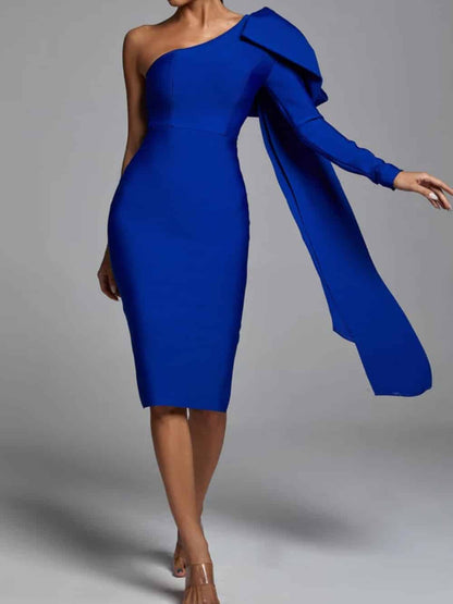 Robe moulante asymétrique bleu Abbey