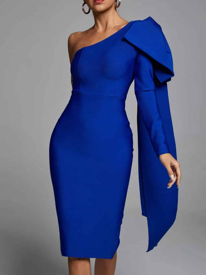 Robe moulante asymétrique bleu Abbey