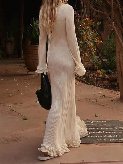 Élégante robe longue en tricot à col rond, manches trompette et ourlet roulotté